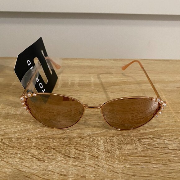 Torrid Rose Gold Metal Cateye Sunglasses w Pearl Detailing NWT - Picture 1 of 7